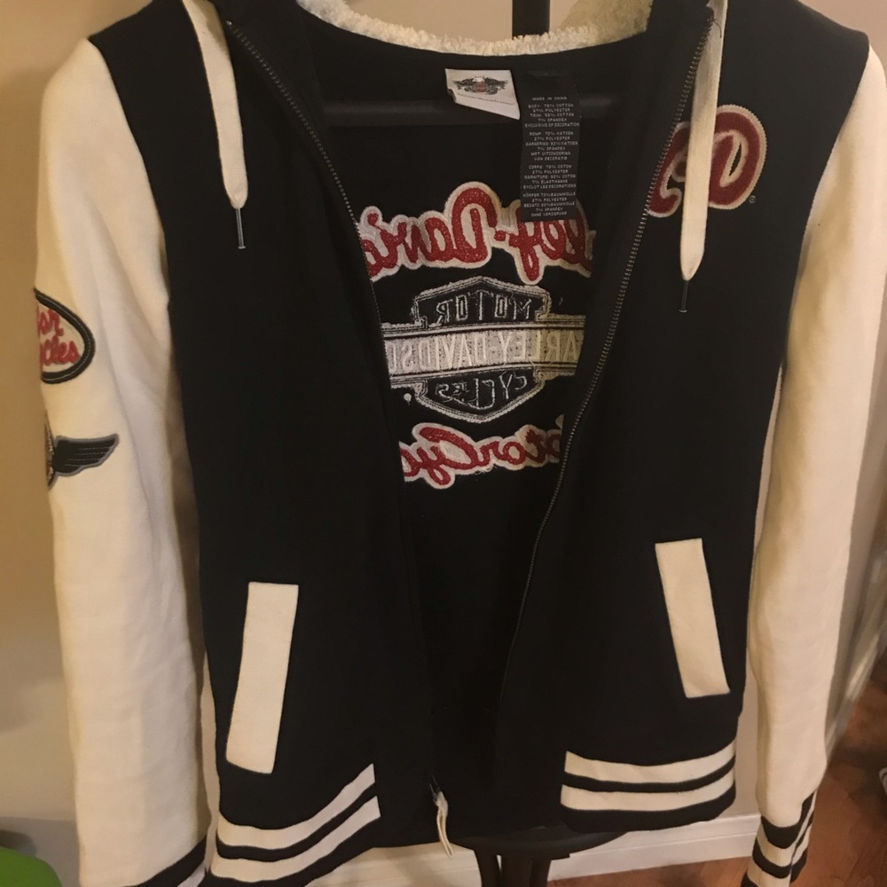 Harley Davidson women’s small zip up hoodie.